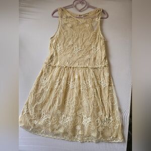 Zara Trafaluz ,Wome's  M, Vintage looking  embroidered designLace Lined Midi